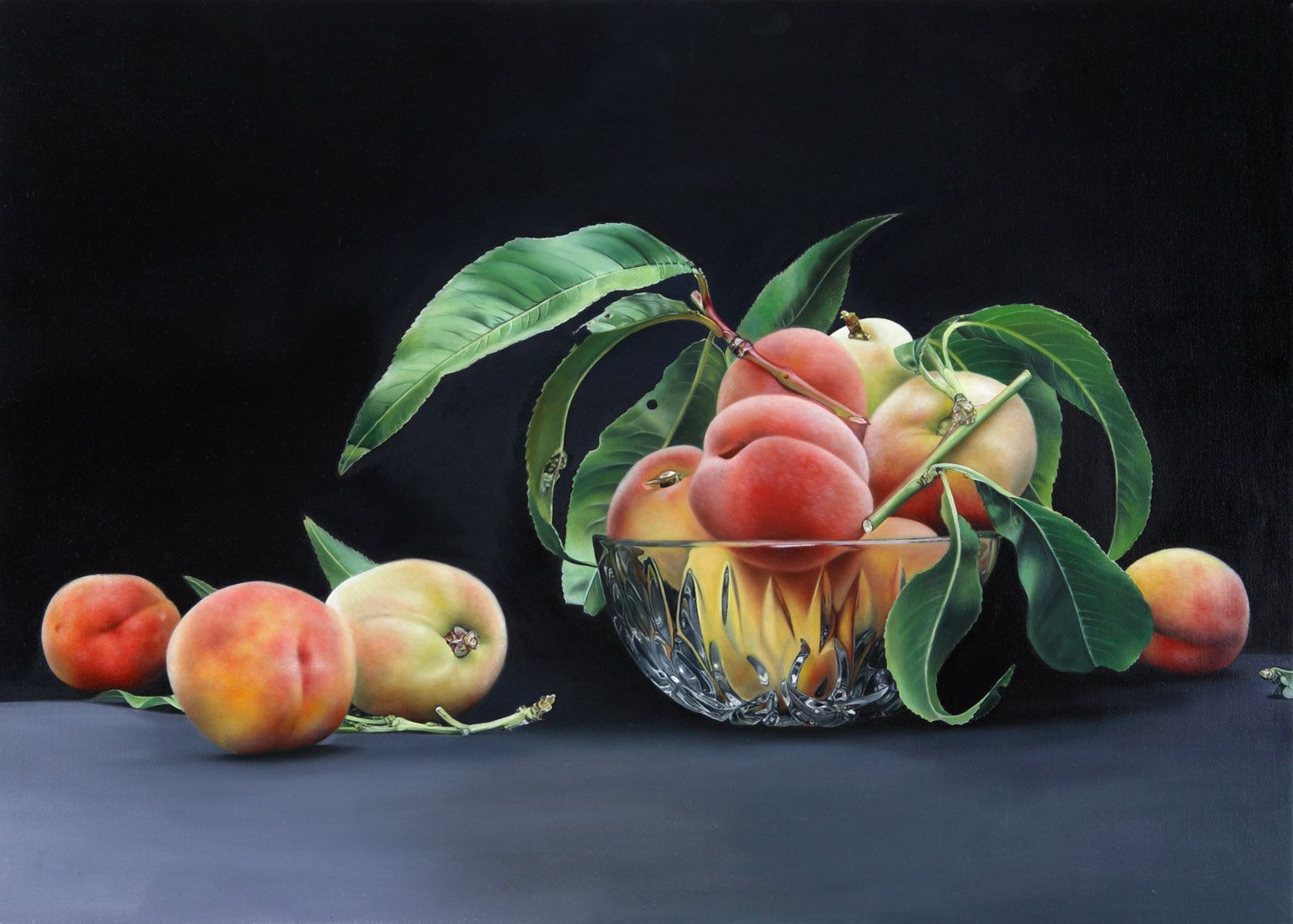Peaches in Bowl, 2011 – Still life oil painting on canvas, 52 x 75 cm – Ginny Page